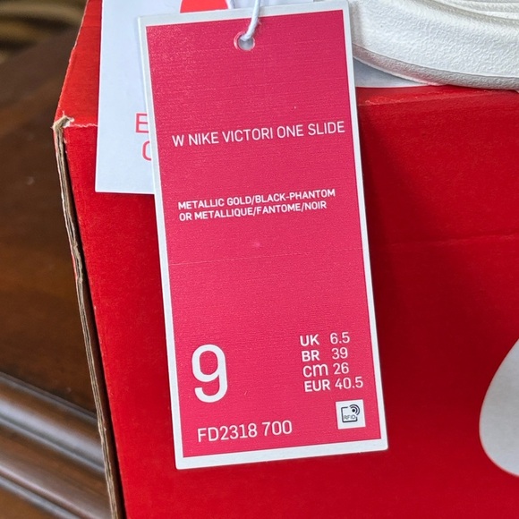 Brand New Nike Victori One Slides Metallic Gold w/ Black Comfort Sport Sandals - Picture 2 of 16